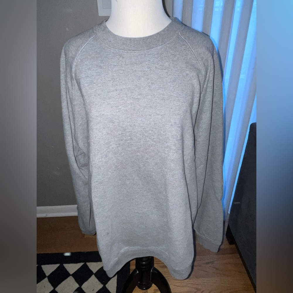 Women’s gray gap sweatshirt.  White terry lining.  Size large.
